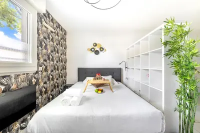 Un ou plusieurs lits dans un hébergement de l'établissement BnGo I Le Cosy des Canuts I Parking, 2p, proche hôpital