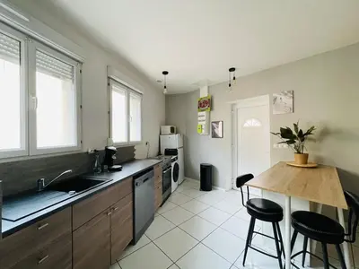 Cuisine ou kitchenette dans l'établissement Cocon Lyon, terrasse, WIFI, bus