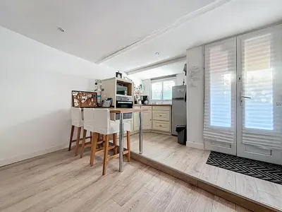 Cuisine ou kitchenette dans l'établissement L'Espérance - Gîte Sauveur - Terrasse et parking privé