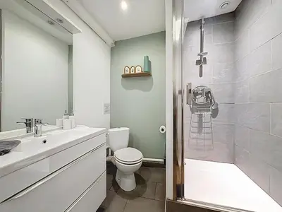 Salle de bains dans l'établissement L'Espérance - Gîte Sauveur - Terrasse et parking privé