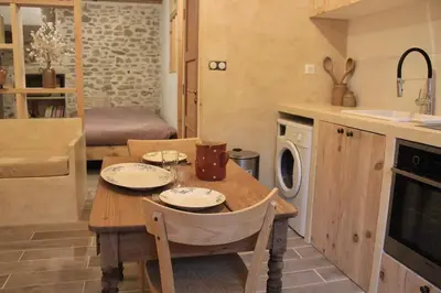 Cuisine ou kitchenette dans l'établissement Studio rénové dans le Château des Tours