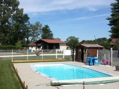 Piscine de l'établissement Mobil-home avec terrasse pour 6 personnes - API-1-52-1404 ou située à proximité