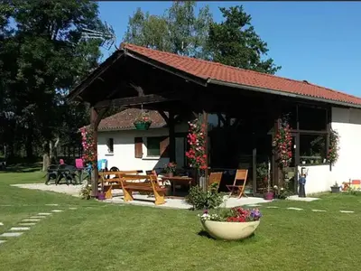 Jardin de l'établissement Mobil-home 6 pers avec terrasse - API-1-52-1402