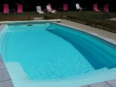 Piscine de l'établissement Mobil-home 6 pers avec terrasse - API-1-52-1402 ou située à proximité