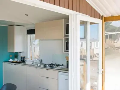 Cuisine ou kitchenette dans l'établissement Mobil-home avec Terrasse, 4 Couchages, 2 Chambres - API-1-52-1413