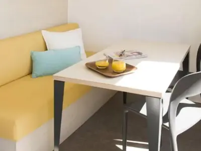 Coin salon dans l'établissement Mobil-home 2 personnes avec terrasse - API-1-52-1406