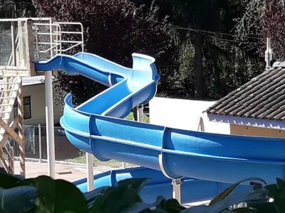 Piscine de l'établissement Mobil-home Confort pour 6 pers. à Chazelles-sur-Lyon - API-1-52-1666 ou située à proximité