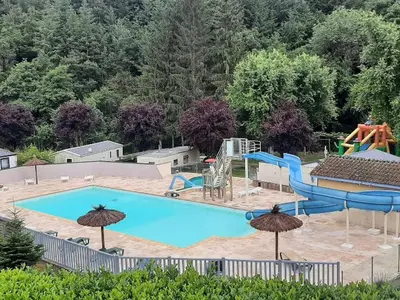 Piscine de l'établissement Chalet Familial - 4 Pers. avec Terrasse - API-1-52-1676 ou située à proximité
