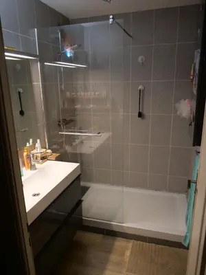 Salle de bains dans l'établissement Chez Greg Métro Oullins centre