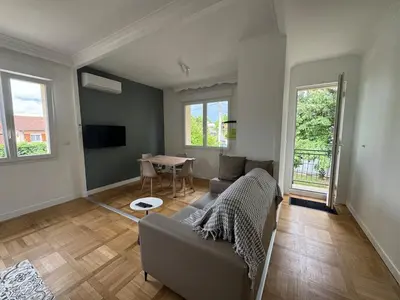 Télévision ou salle de divertissement dans l'établissement Appartement pour 2 personnes à BRON