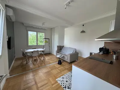 Coin salon dans l'établissement Appartement pour 2 personnes à BRON