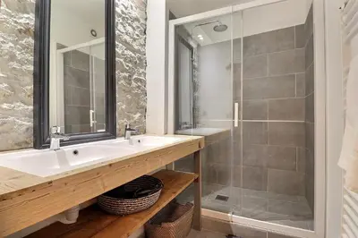 Salle de bains dans l'établissement Le Sergent Spacieux et chaleureux appartement - Lyon 1er