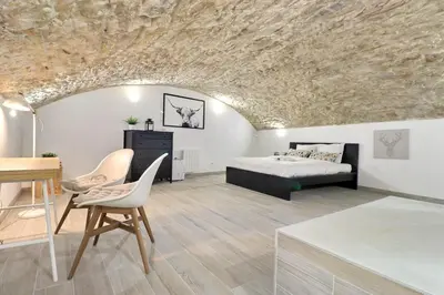 Un ou plusieurs lits dans un hébergement de l'établissement Le Sergent Spacieux et chaleureux appartement - Lyon 1er