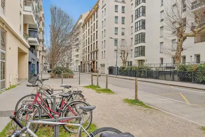 Vélo sur le terrain de l'établissement 