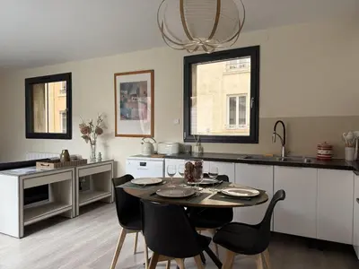 Cuisine ou kitchenette dans l'établissement Magnifique T3 avec terrasse secteur Charpennes