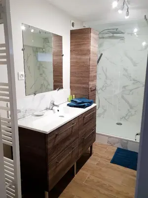 Salle de bains dans l'établissement le pied des monts