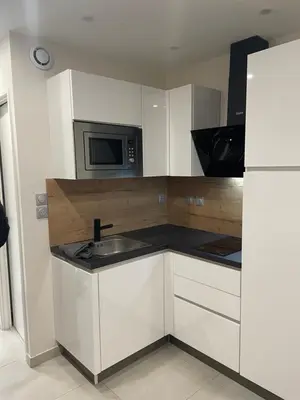 Cuisine ou kitchenette dans l'établissement T2 cosy idéalement situé