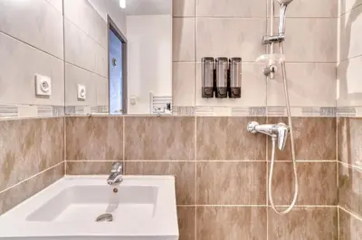 Salle de bains dans l'établissement L'écrin de Sérénité - CNPE Bugey