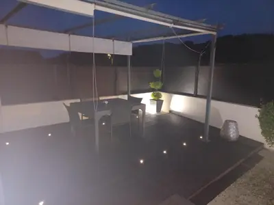 Terrasse ou espace extérieur de l'établissement SPLENDIDE VILLA AVEC PISCINE Gleizé