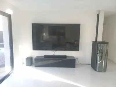 Télévision ou salle de divertissement dans l'établissement SPLENDIDE VILLA AVEC PISCINE Gleizé