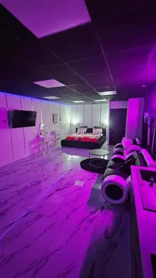Coin salon dans l'établissement Love Room