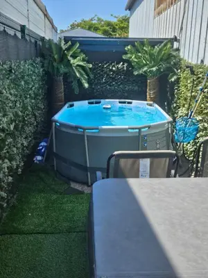 Piscine de l'établissement Love Room ou située à proximité