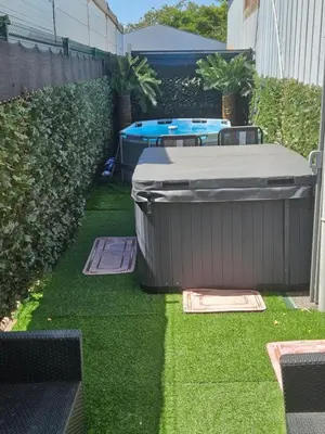 Jardin de l'établissement Love Room