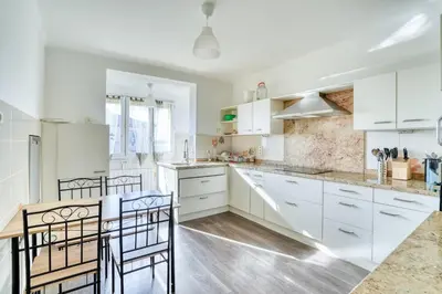 Cuisine ou kitchenette dans l'établissement Le Grand Refuge - Terrasse Privée - Jonage