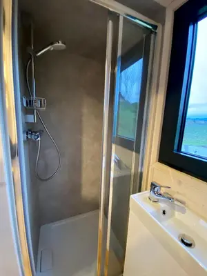 Salle de bains dans l'établissement Tiny du domaine
