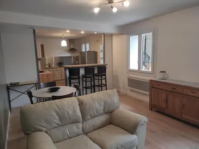 Cuisine ou kitchenette dans l'établissement Saint Denis en bugey proche de la CNPE Appartement rénové en rez de chaussée