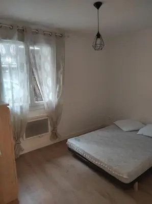 Un ou plusieurs lits dans un hébergement de l'établissement Saint Denis en bugey proche de la CNPE Appartement rénové en rez de chaussée