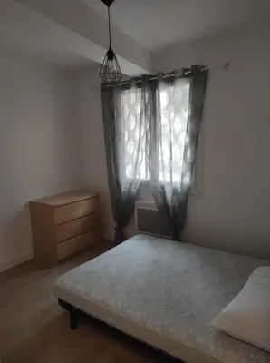 Un ou plusieurs lits dans un hébergement de l'établissement Saint Denis en bugey proche de la CNPE Appartement rénové en rez de chaussée