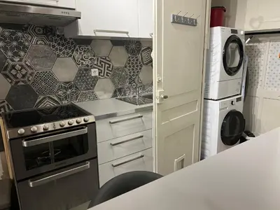 Cuisine ou kitchenette dans l'établissement Maison Le 22' Lyon Express - A proximité de la La Plaine de l'Ain