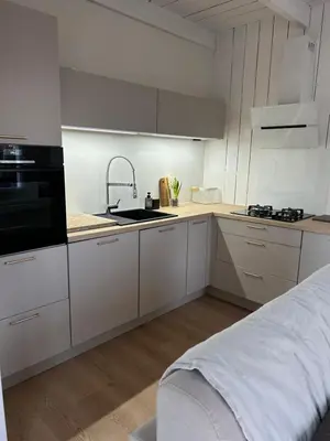 Cuisine ou kitchenette dans l'établissement Le Cottage