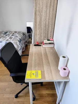 Un ou plusieurs lits dans un hébergement de l'établissement Chambre spacieuse TV Oled, proche Tête d'or