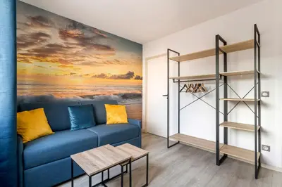 Coin salon dans l'établissement Sunny Dream - Centre Lyon, idéal visite ou travail, Wifi, métro à 120 mètres