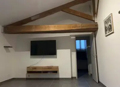 Télévision ou salle de divertissement dans l'établissement Chez aurelie