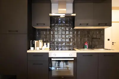 Cuisine ou kitchenette dans l'établissement Le Saint Jean - Signature Urbaine élégante