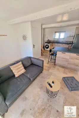 Coin salon dans l'établissement Instant en Dombes - séjour au calme avec jardin