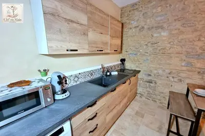 Cuisine ou kitchenette dans l'établissement Le Petit Cocon Cozy studio proche de Lyon