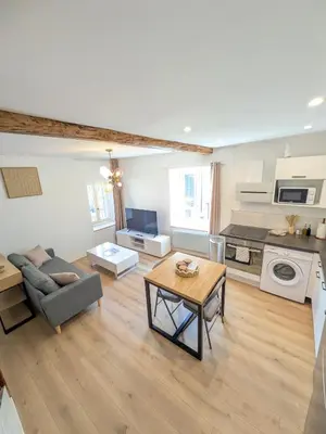 Cuisine ou kitchenette dans l'établissement La Tour - Appartement rénové, calme et confortable