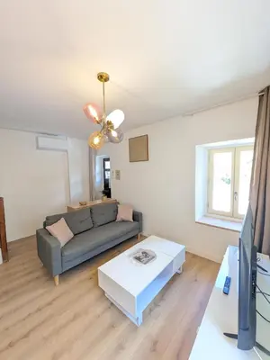 Coin salon dans l'établissement La Tour - Appartement rénové, calme et confortable