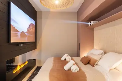 Un ou plusieurs lits dans un hébergement de l'établissement Host Inn Velvy Suite