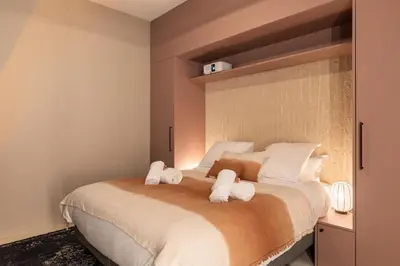 Un ou plusieurs lits dans un hébergement de l'établissement Host Inn Velvy Suite