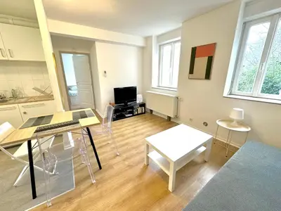Coin salon dans l'établissement Spacious 1 bedroom apartment - Free parking around