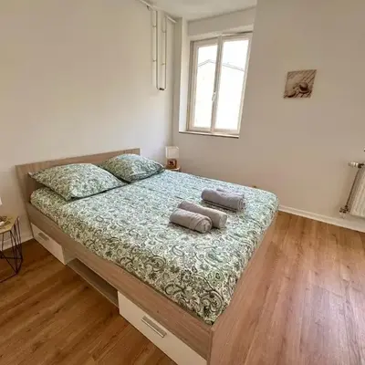 Spacious 1 bedroom apartment - Free parking around
