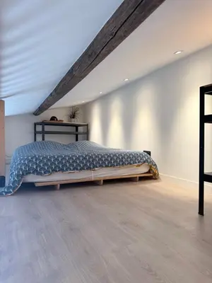 Un ou plusieurs lits dans un hébergement de l'établissement Renovated Studio 2026 New 160cm Bed 8 min de Lyon