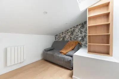 Coin salon dans l'établissement Le Petit Canut - T1 sous les toits avec vue