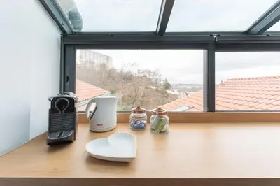 Plateau bouilloire dans l'établissement Le Petit Canut - T1 sous les toits avec vue