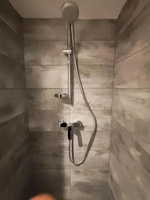 Salle de bains dans l'établissement Les Deux Oliviers T2 Cozy Clim Free Parking